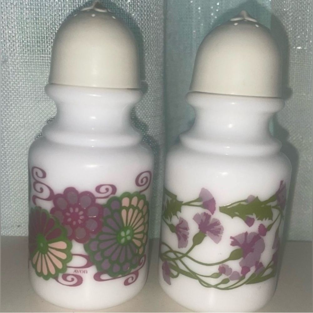 Vintage Avon Milk Glass Floral Salt & Pepper Shaker Set Retro Kitchen Decor - Picture 2 of 6